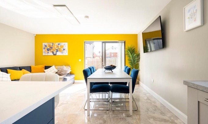 Belfast House | Park House - FOUR star luxury with parking and WI-FI