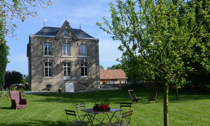 Toeufles House | Park Room at the Manor of Chaussoy .... Romantic atmosphere