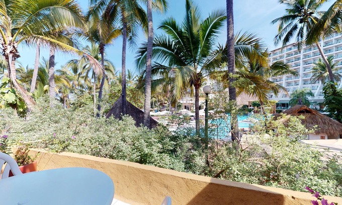 Las Glorias Hotel | Park Royal Homestay Los Tules