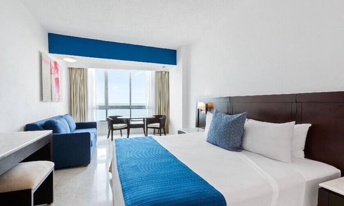 Marina Mazatlan Hotel | Park Royal Mazatlan Spacious Studio with Pool