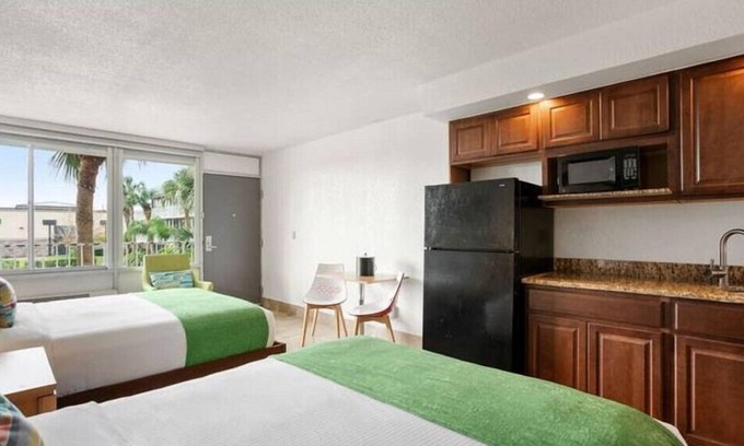 Historic Downtown Kissimmee House | Park Royal Orlando Suite Located in the Entertainment District