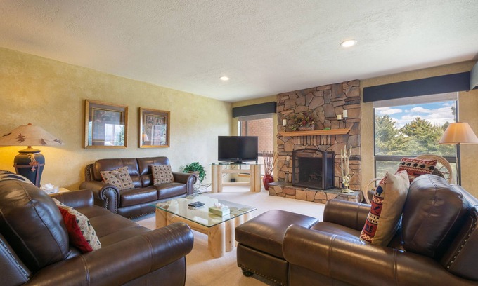 South Snyderville Basin House | Park West Town Home 3920: 5 Bedroom home sleeps 13, walk to the Cabriolet lift