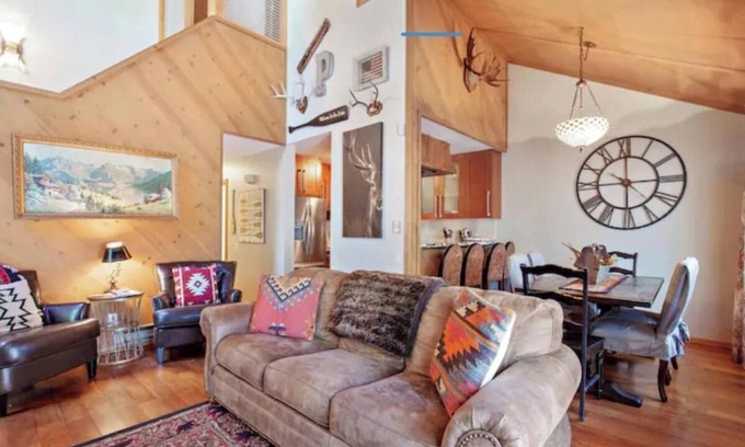 Shaver Lake Condo | Parker's Peak Cabin w BBQ Grill & Community Pool