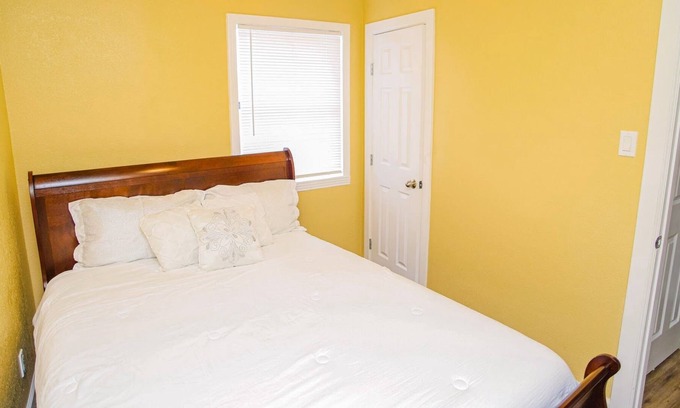 Midland House | Parker Suite