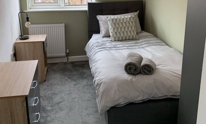 Whitnash Apartment | ❤Parking❤Netflix❤Pet Friendly❤SmartTV❤Town Center