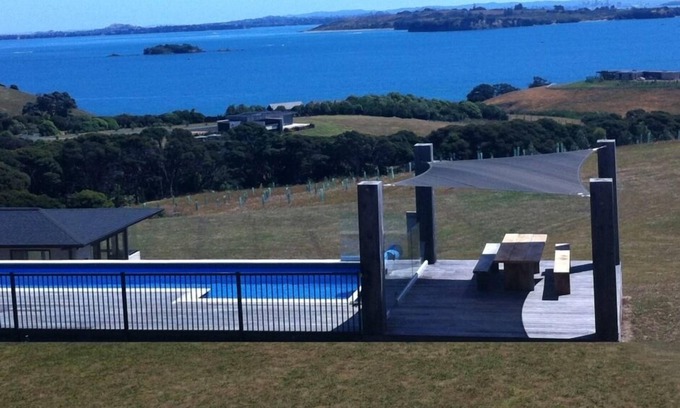 Oneroa Cabin | Parkpoint Retreat- 6 acre's, Heated Pool and Spa