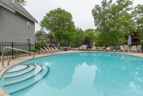 South Haven House | Parkshores 4 - community pool & steps to Lake MIchigan beaches!