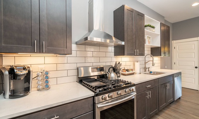 St. Louis House | Parkside Comfort | JZ Vacation Rentals