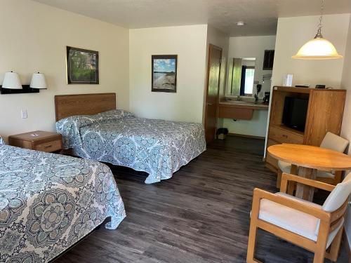 Ellison Bay Hotel | Parkside Inn