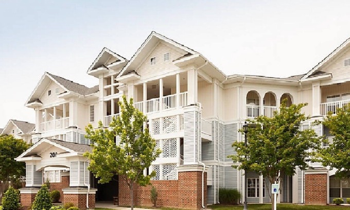 Lackey House | Parkside Williamsburg Resort -golf with friends or visit historic Williamsburg!
