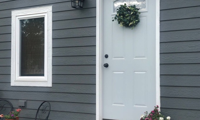 Viborg Cottage | Parkview Cottage ~ Charming Tiny Home ~ Queen Bed!