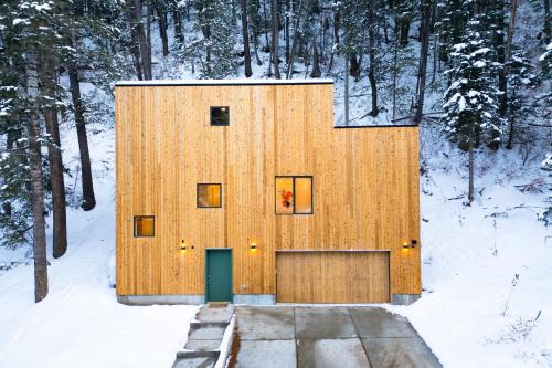 Summit Park House | Parkview Mountain House Luxury Ski Home w Hot Tub Near Trails Downtown