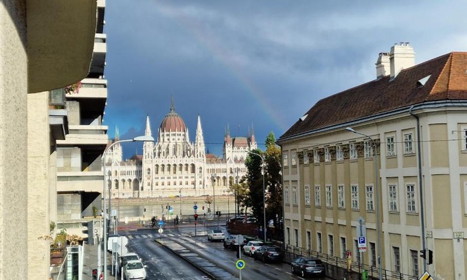 Vizivaros Apartment | Parliament View Apartment