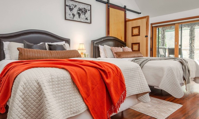 Ithaca Apartment | Parlour Suite at New Park w phone booth