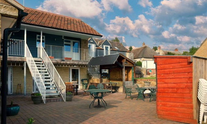 South Perrott Hotel | Parrett Hotel