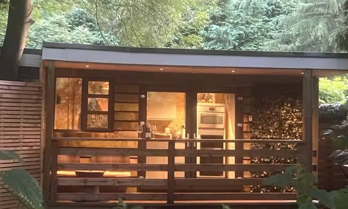 Exmouth Cabin | Parry’s hideaway, cosy little cabin by the stream, listening to the birds.