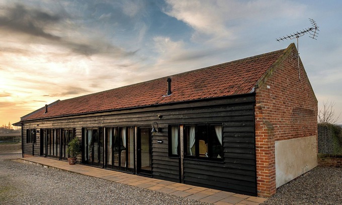 Beccles Cottage | PARTRIDGE, pet friendly, character holiday cottage in Wheatacre