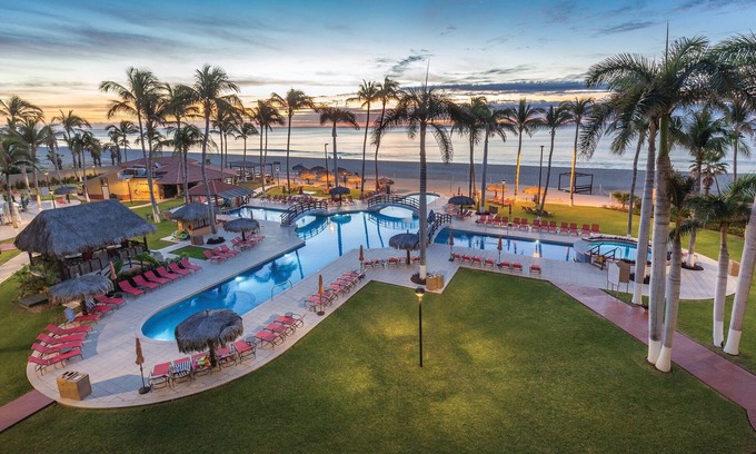 San Jose del Cabo Resort | Party time, Baja style!