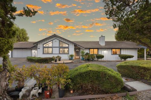 Paso Robles House | Paso Vista Bella by AvantStay Luxe Group Escape w Wine Country Views