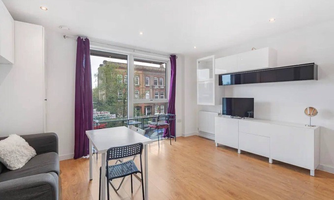 Camberwell Green Apartment | Pass the Keys | 1BR Flat Near Burgess Park