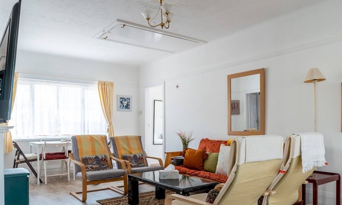 Sandbanks House | Pass the Keys | 3 bedroom bungalow perfectly located parking