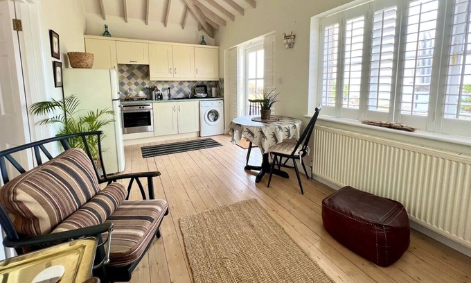 Thurlestone House | Pass the Keys | A Peaceful Private Beach House next to the Sea