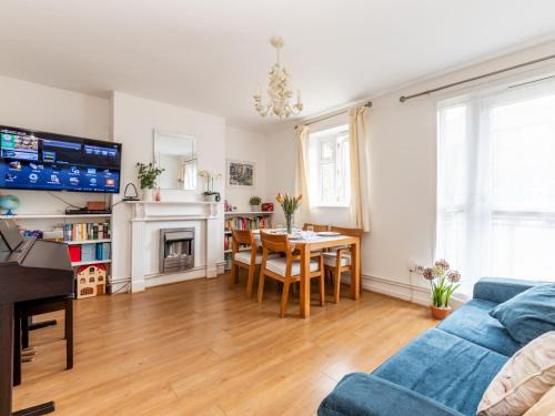 Woolwich Riverside Apartment | Pass the Keys Bright 2-bed Flat by Thames Fast London Access
