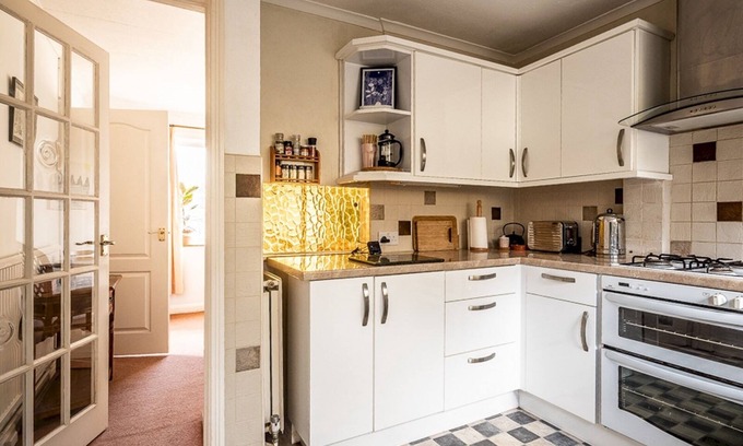 Exeter House | Pass the Keys | Bright and private home