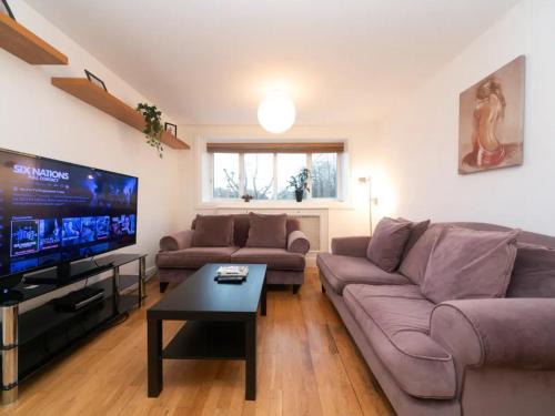 St. Johns Wood Apartment | Pass the Keys Canal-view flat near Madame Tussauds