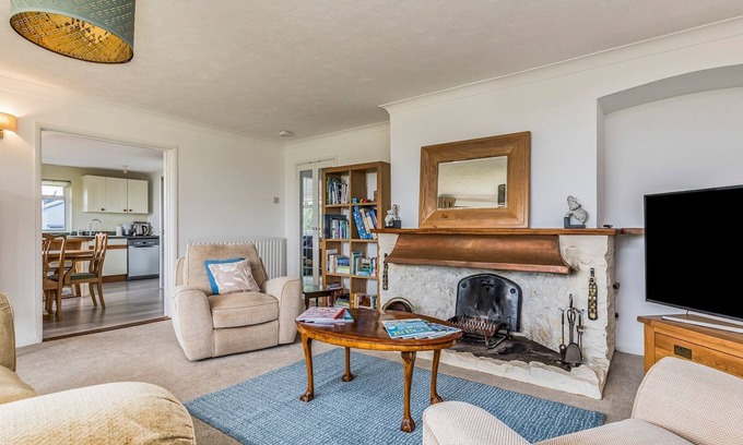Emsworth House | Pass the Keys | Charming Harbourside Cottage