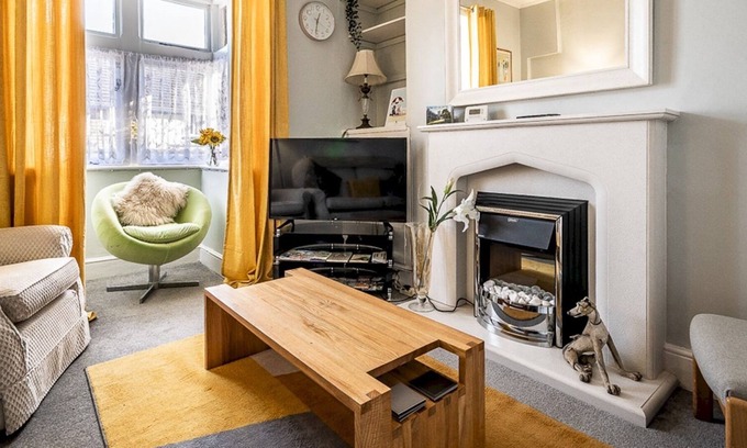 Exeter House | Pass the Keys | Charming character lodge in cemetery grounds