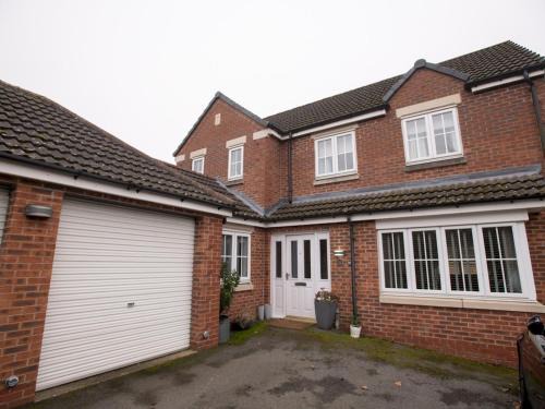 Lincoln House | Pass the Keys Charming Getaway Near Central Lincoln
