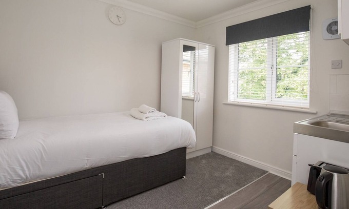 Langley Marish Apartment | Pass the Keys | Cosy 1 Bed Studio Near Legoland Windsor
