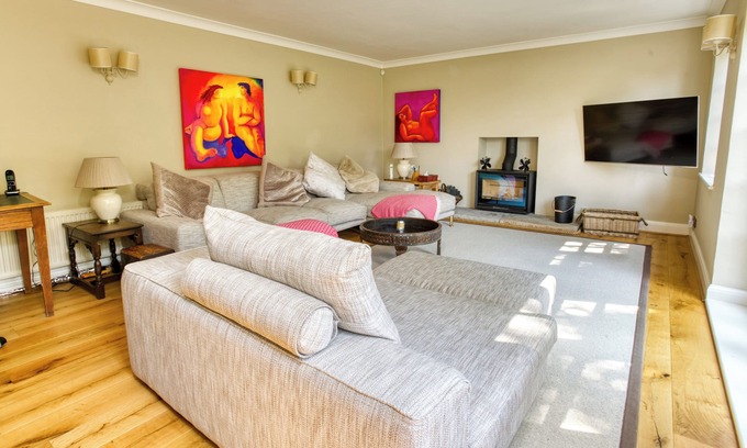 Lincoln House | Pass the Keys | Countryside Haven in Lincolnshire
