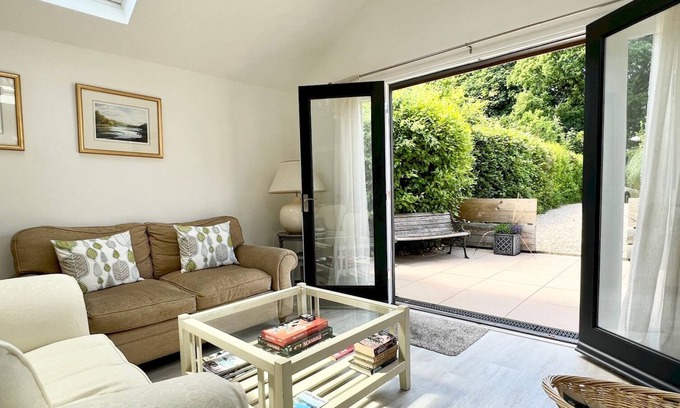 Bugford House | Pass the Keys | Dartmouth rural retreat