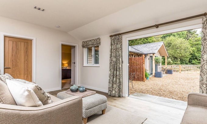 Funtington House | Pass the Keys | Delightful 2Bed Lodge in Downland Village