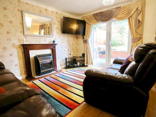 Salford House | Pass the Keys Garden Family Home near by University of Salford