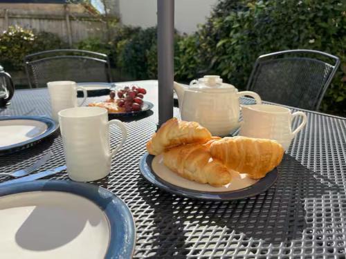 Chinley House | Pass the Keys Peak District Haven - 7 Guests, Welcoming Dogs and EV