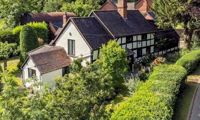 Ludwel House | Pass the Keys | Grade II listed black and white timber framed home