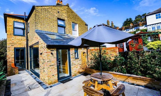 Leigh-on-Sea House | Pass the Keys | Stunning house in Leigh
