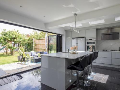 Old Windsor House | Pass the Keys Gorgeous Family Home Near River Thames-Old Windsor