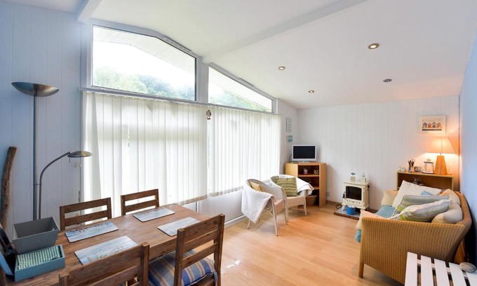 Mumbles House | Pass the Keys Gower BEACH Staycation Caswell Bay - Sleeps 4