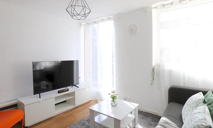 Headington House | Pass the Keys Headington 4BR Home Parking and Garden Oxford
