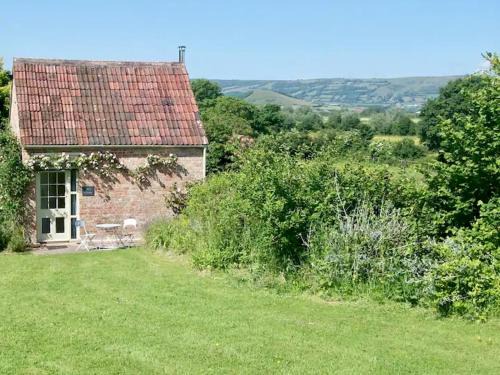 Wedmore House | Pass The Keys Ian's Cottage, Wedmore - country cottage for two