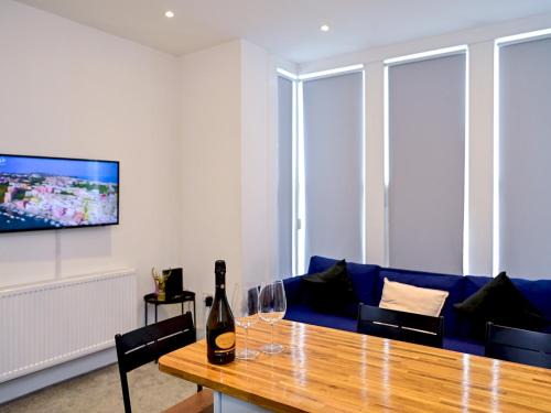 Caerau Apartment | Pass the Keys Llandaff - Modern Bright Central wParking