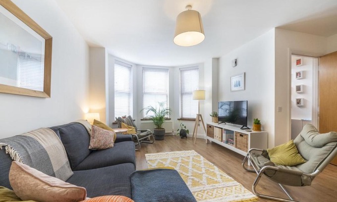 Belfast Apartment | Pass the Keys Lovely 1BR Apt Belfast Castle Hiking Nearby
