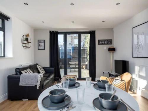 Blackheath Apartment | Pass the Keys Modern and Bright Home Minutes From Central London