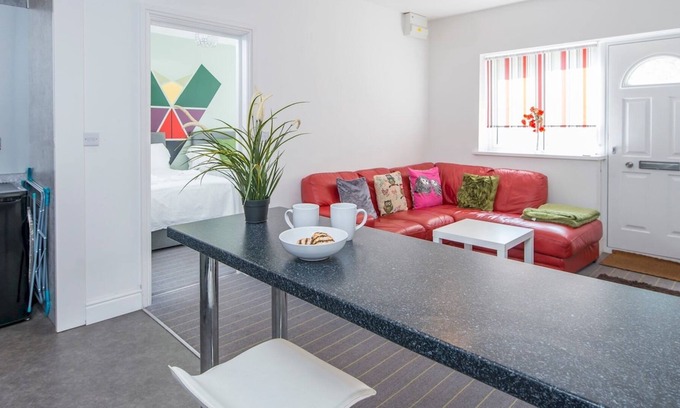 Canton Apartment | Pass the Keys | Modern & Light 2 bedroom apartment in Canton