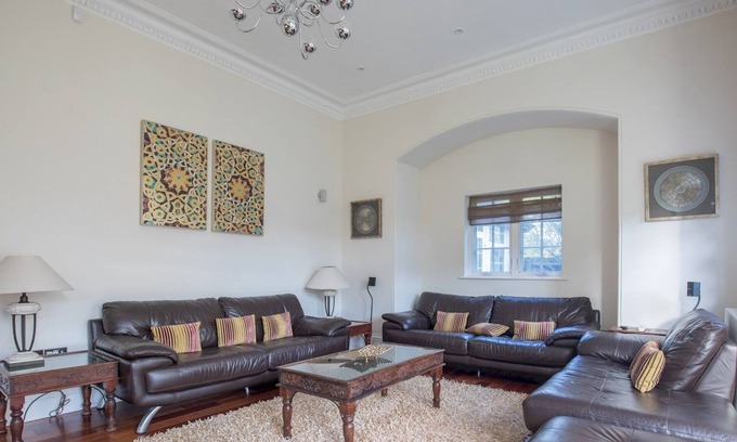 Langley Marish House | Pass the Keys | Outstanding 6 bedroom mansion