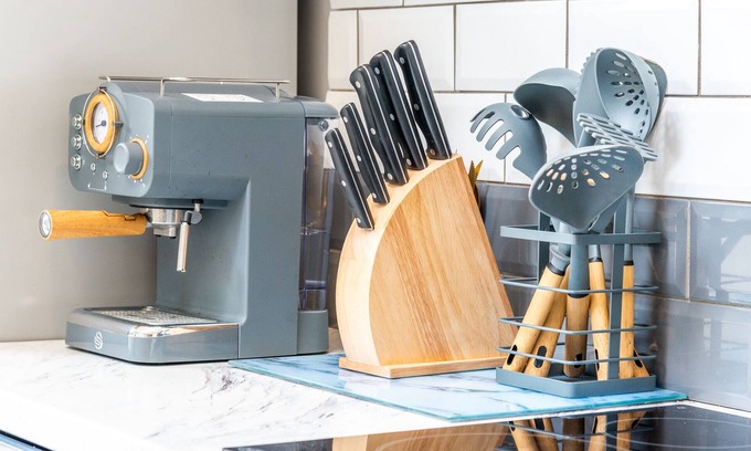 Askew Apartment | Pass the Keys | Serene Hideaway in West London
